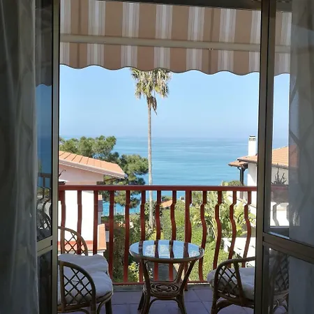 Cozy Holiday Home In Briatico Calabria With Private Beach 펜션 *