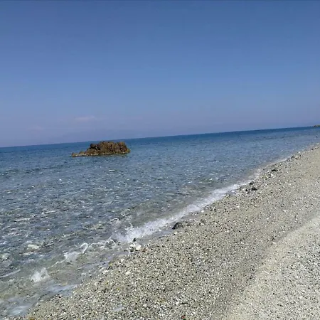 Cozy Holiday Home In Briatico Calabria With Private Beach *