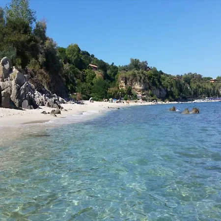 펜션 Cozy Holiday Home In Briatico Calabria With Private Beach *