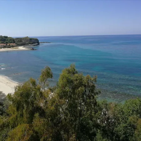 Cozy Holiday Home In Briatico Calabria With Private Beach *