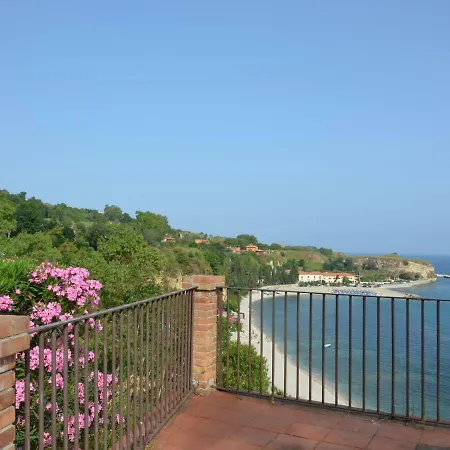 Cozy Holiday Home In Briatico Calabria With Private Beach