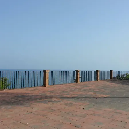 펜션 Cozy Holiday Home In Briatico Calabria With Private Beach