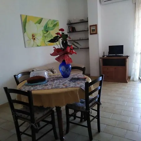 펜션 Cozy Holiday Home In Briatico Calabria With Private Beach *